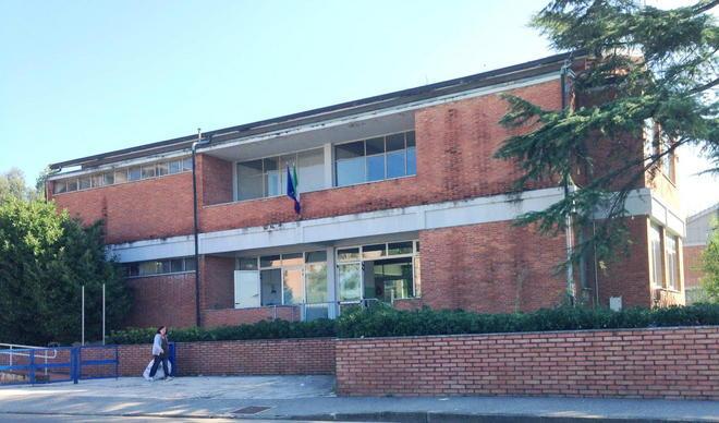 L’amianto resta sul tetto il Comune sbaglia i tempi 
