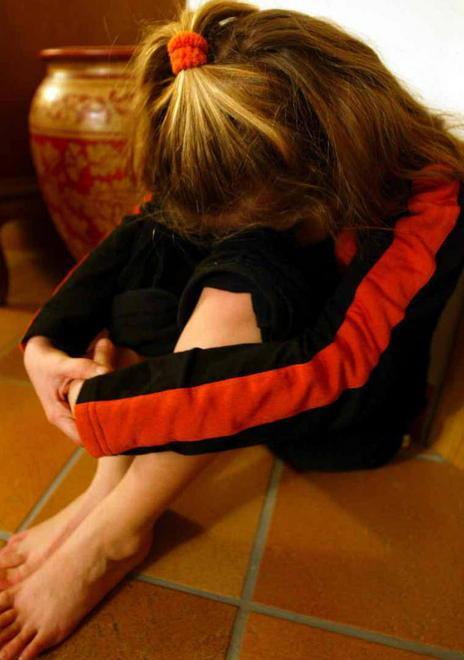 La moglie dormiva lui violentava la figlia Condannato a 18 anni 