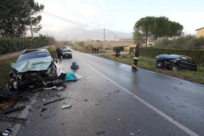 Due donne gravi in seguito allo scontro frontale tra auto 