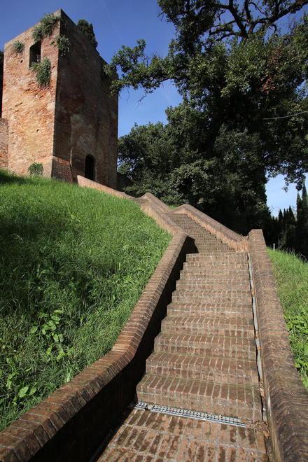 Ripulito il parco Corsini ma il sindaco lo chiude al pubblico 