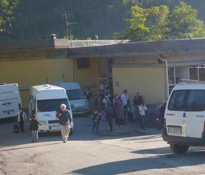 Stop al caos di auto davanti alle scuole