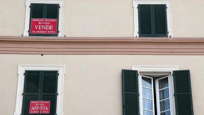 Via ai controlli dei vigili sui cartelli “Vendesi”