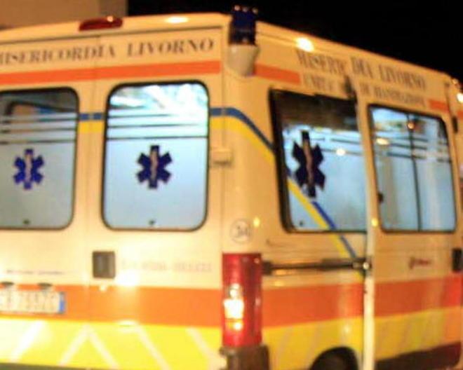 Grave scooterista contro un cassonetto al Limoncino 