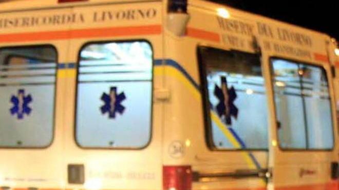 Grave scooterista contro un cassonetto al Limoncino