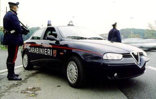 Botte alla donna creduta rivale in amore 