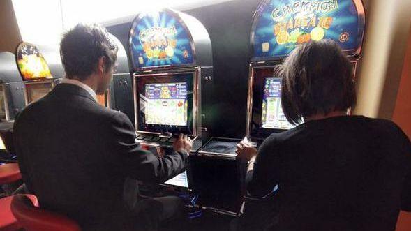 Gioco d’azzardo ora è vero allarme: 1.189 euro a testa