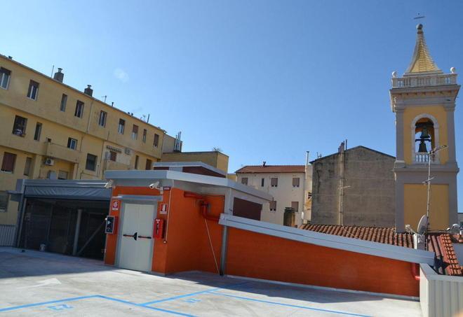Sei piani di posteggi accessibili 24 ore su 24