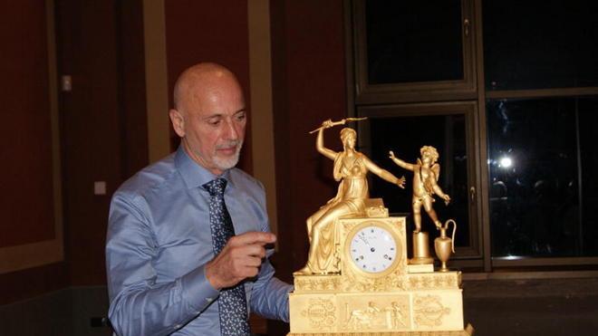 Certaldese restaura due antichi orologi del museo Stibbert