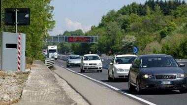 Auto contro il guard-rail, muore una ragazza di 25 anni