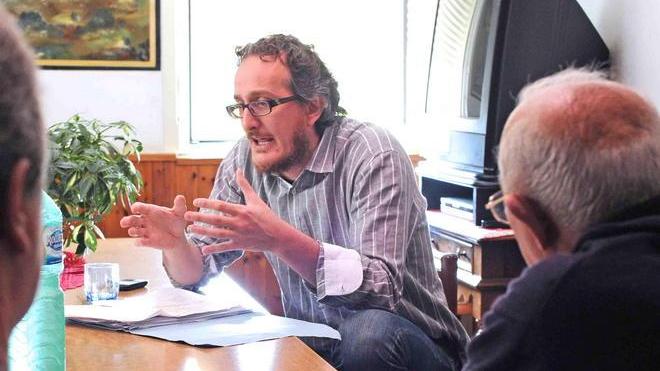 Anziani e disabili, sfrattati perché «troppo ricchi»