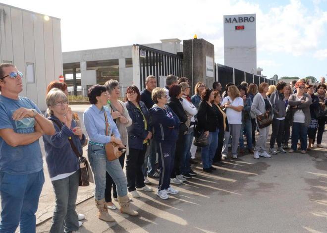 I soldi o via dal magazzino Ex Mabro sotto sfratto 