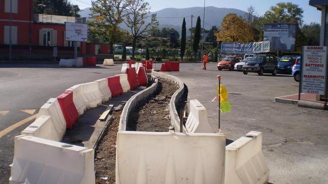 «Pontetetto, stop ai lavori alla rotatoria sul viale»