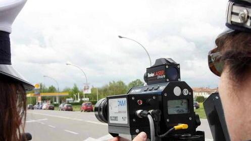 A velocità doppia del limite 52 fermati con il telelaser