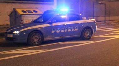 Aggredisce gli agenti con calci e pugni, arrestato un 40enne livornese
