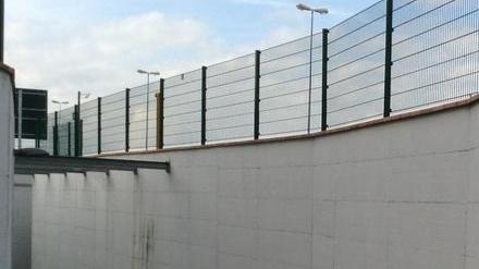 Un budello sotto la strada regno degli scippatori