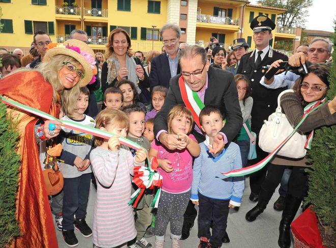Taglio del nastro per la nuova materna 