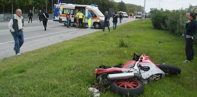 In moto contro ciclista: è in coma 