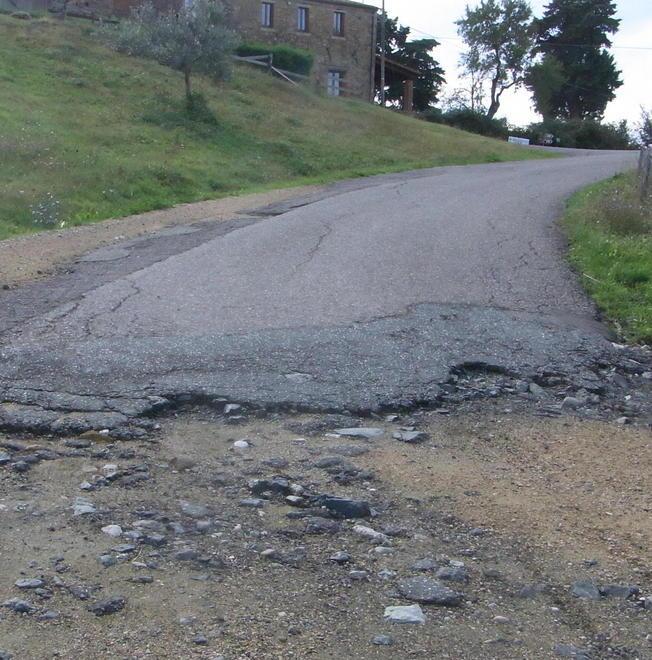 Un milione di asfaltature dentro pure la “strada a metà”