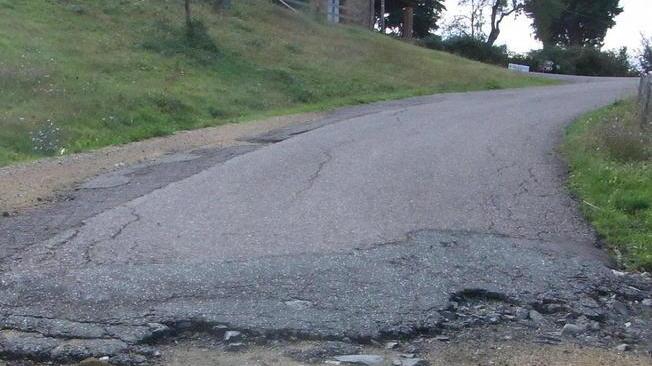 Un milione di asfaltature dentro pure la “strada a metà”