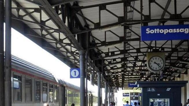 Treno anticipa 10 minuti Studenti pendolari a piedi