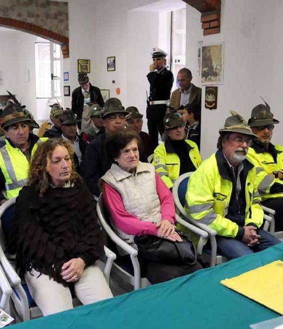 Sisma, targa in memoria di Sforzi e premio agli alpini