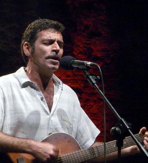 Si alza il sipario tra musica e poesia 