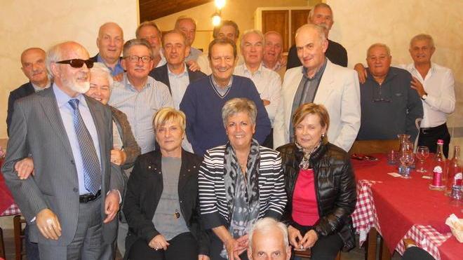 Si ritrovano dopo 50 anni venti ex compagni