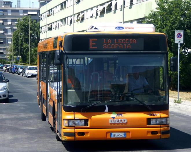 Ubriaco sale sul bus sbagliato e minaccia la conducente per farsi riportare a casa: denunciato 