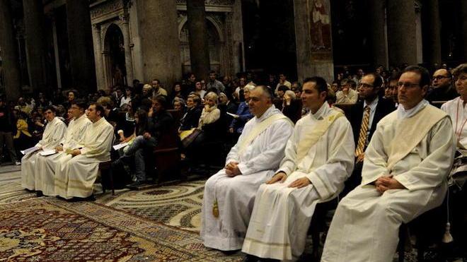 Il vescovo ordina sei sacerdoti