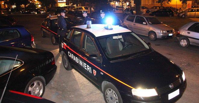 Rapinato e picchiato in piazza D’Azeglio: allarme in Passeggiata 