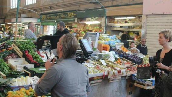 «Perchè viene a fare la spesa al Mercato?» Indagine fra i clienti