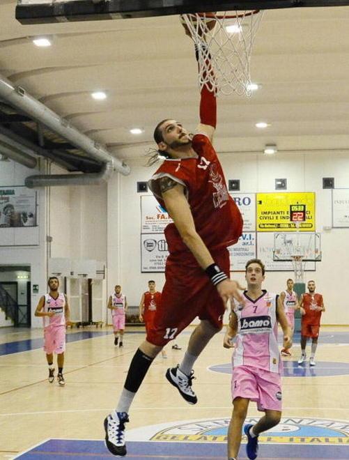 Basket Cecina sbriga la pratica e prosegue a punteggio pieno