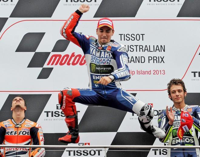 Honda si distrae, Lorenzo ne approfitta 