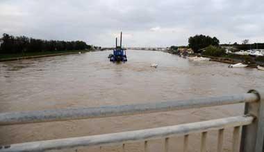 Il fiume esonda, paura nella notte Chiusa la strada 68 a Ponteginori