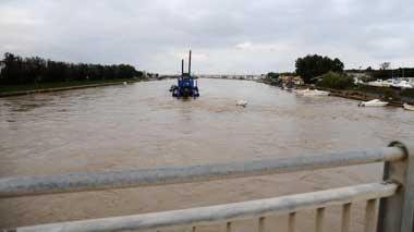 Il fiume esonda, paura nella notte Chiusa la strada 68 a Ponteginori