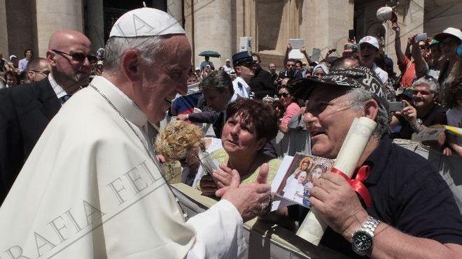 La canzone Papa Francesco adesso è anche in videoclip