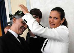 Il gran giorno di Bocelli, si laurea a pieni voti