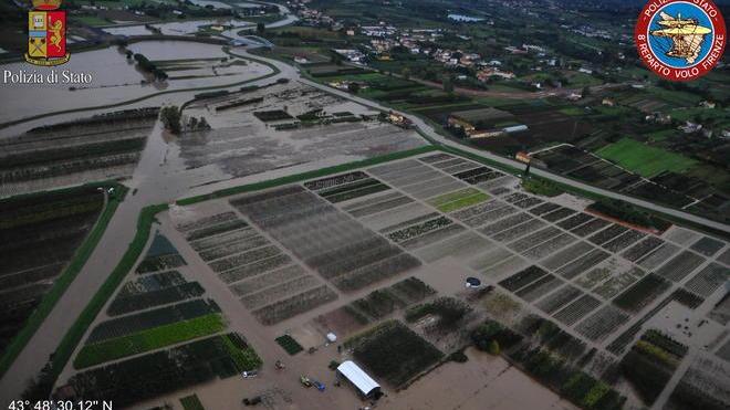 Emergenza frane in collina mentre si lavora sugli argini