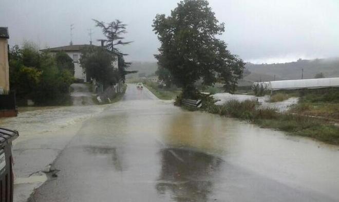 Via del Commercio, disagi per la frana della Fraschetta