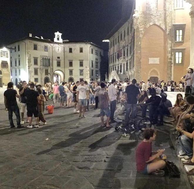 Malore in piazza, studente sempre grave