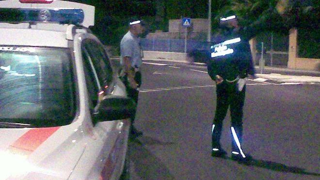 Non si ferma all’alt dei vigili aveva tasso alcolico a 1,92
