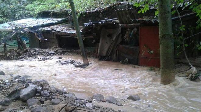 Garfagnana, viabilità in tilt Decine di interventi, difficoltà a Gallicano 