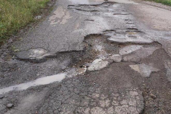 Zani: strade colabrodo e auto distrutte