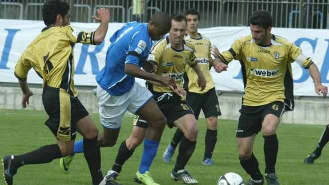Via alla prevendita dei biglietti per il derby Viareggio-Prato