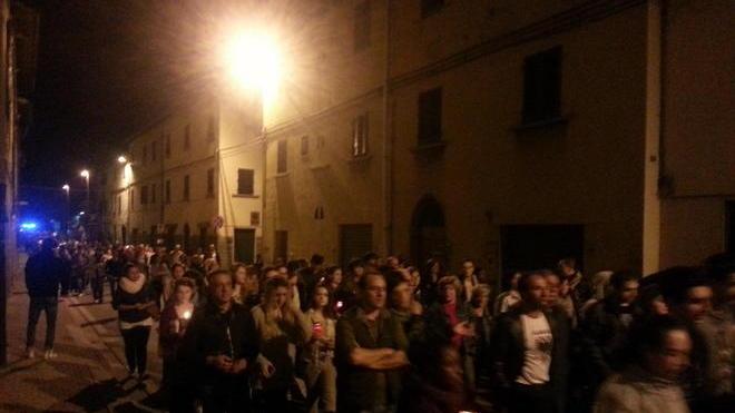 In mille alla fiaccolata per Sergio