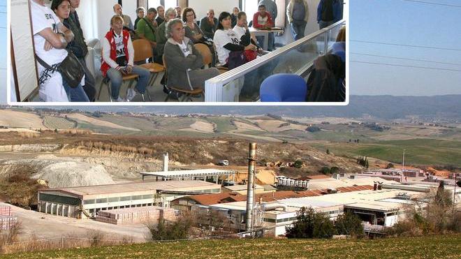 «No alla cava sui colli» Gli ambientalisti arrivano in Comune