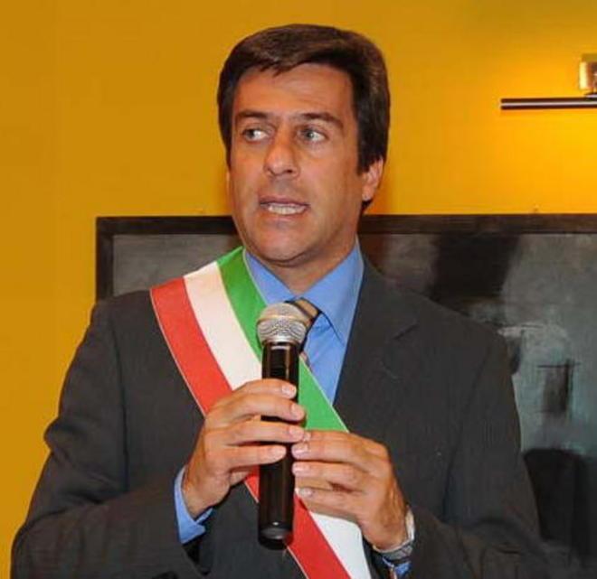 Sondaggio Datamedia sale Bonifazi