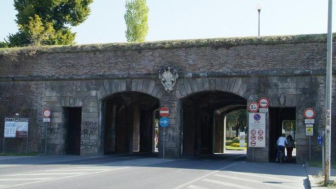 Mura, in regalo la foto di Porta Sant’Anna