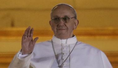 Investì e uccise la figlia di 18 mesi, il Papa lo cerca al telefono