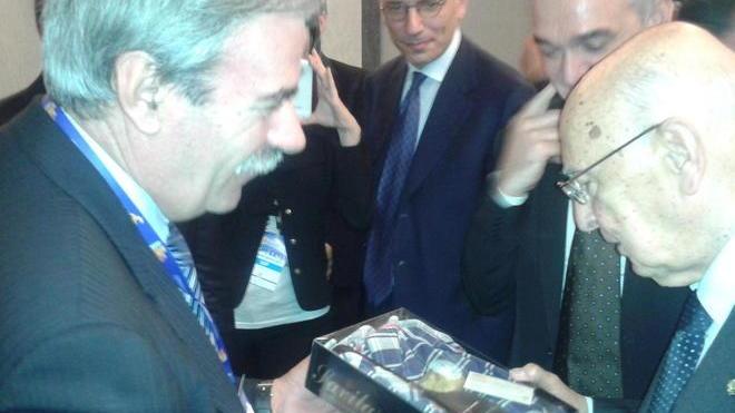 Un tartufo bianco di San Miniato al presidente Napolitano